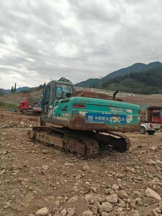 Buy Kobelco SK250 Used Excavator / 3