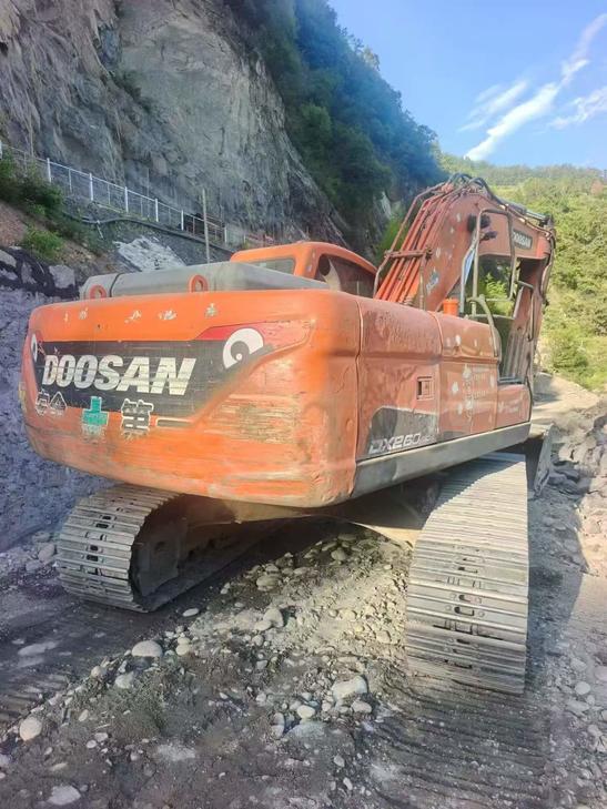 Buy Doosan DH220 Used Excavator / 1