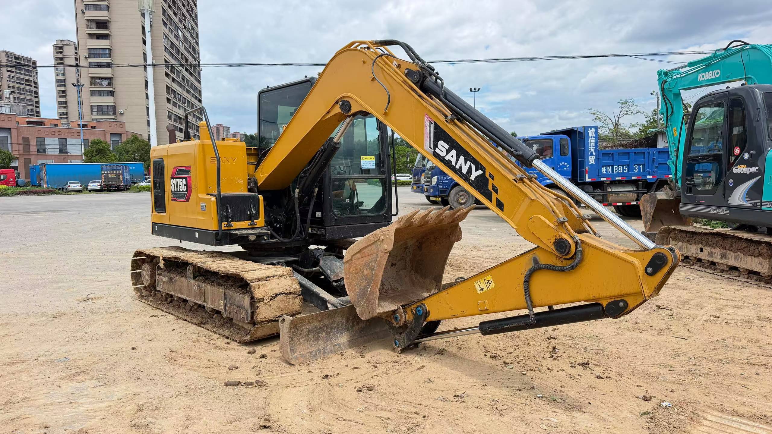 Buy Sany SY75C Used Excavator / 3