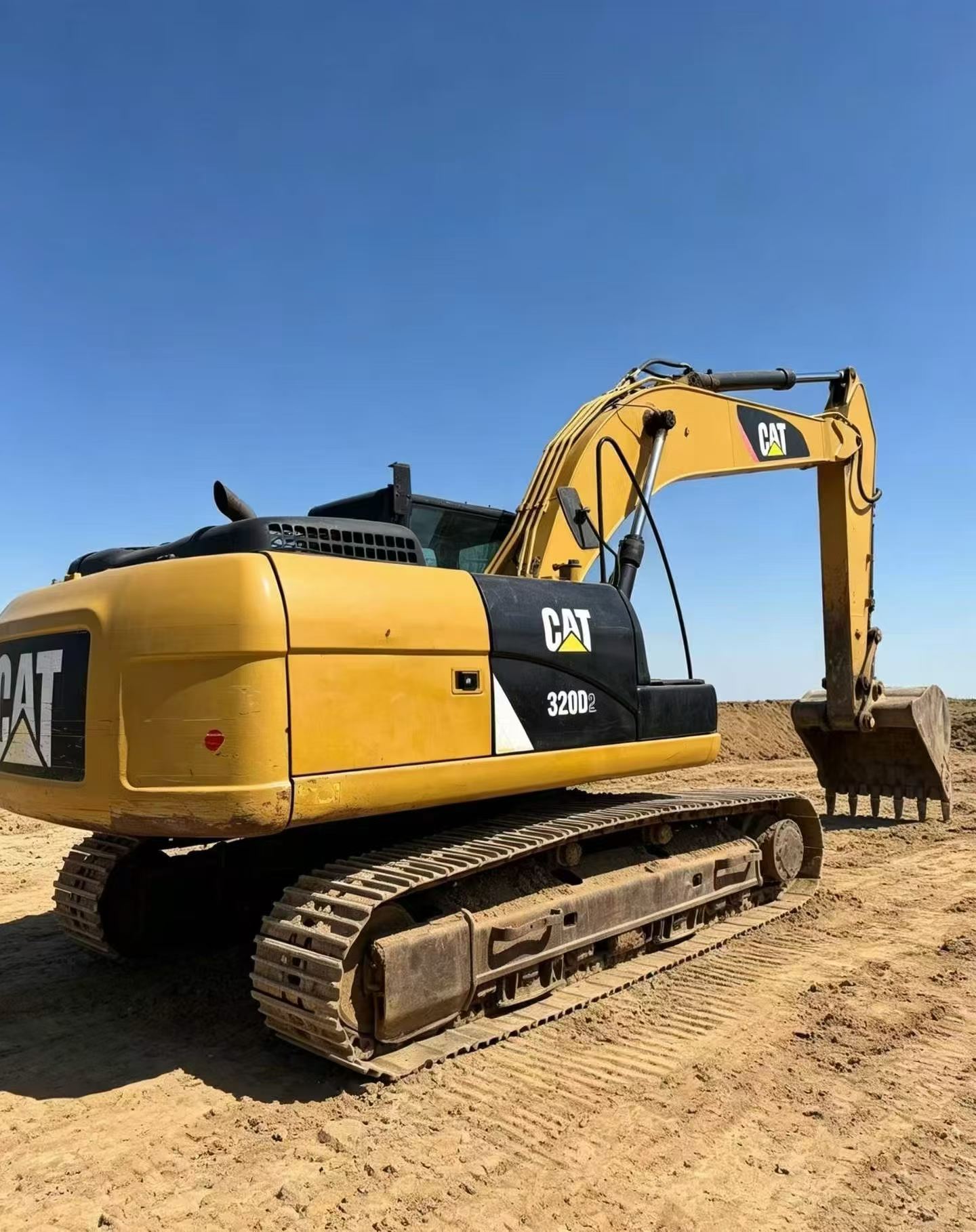 Buy Caterpillar 320D Used Excavator / 4