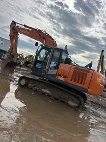 Buy Hitachi EX200 Used Excavator / 3 Buy Hitachi EX200 Used Excavator / 3