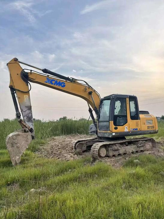 Buy XCMG XE135B Used Excavator / 1