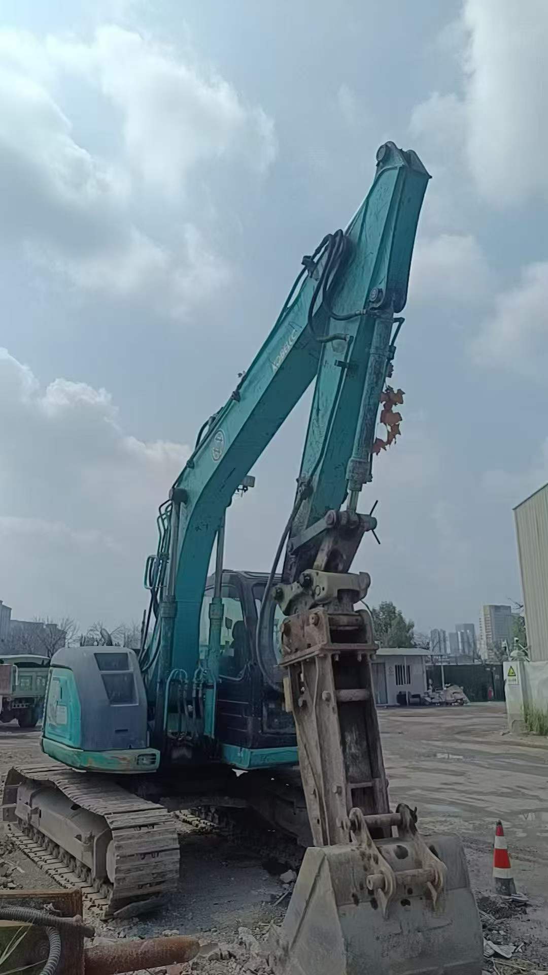 Buy Kobelco SK135 Used Excavator / 2