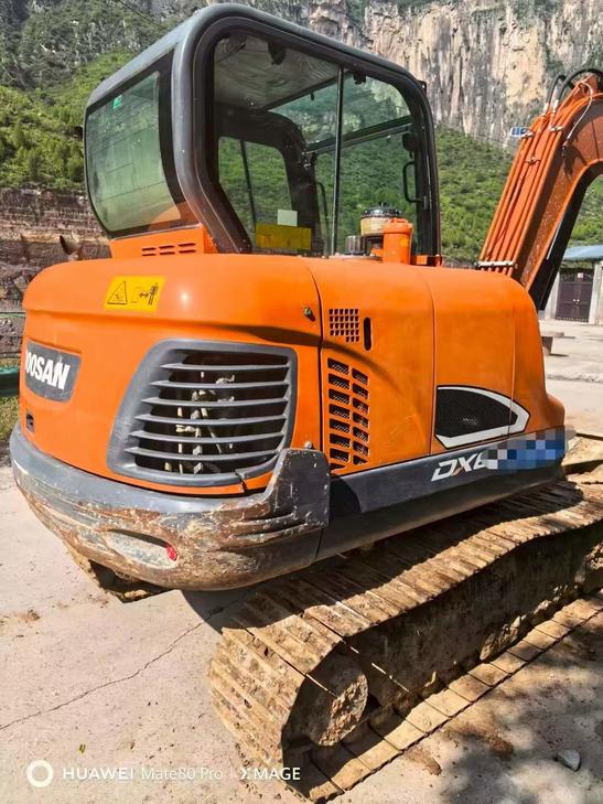 Buy Doosan DH60 Used Excavator / 1