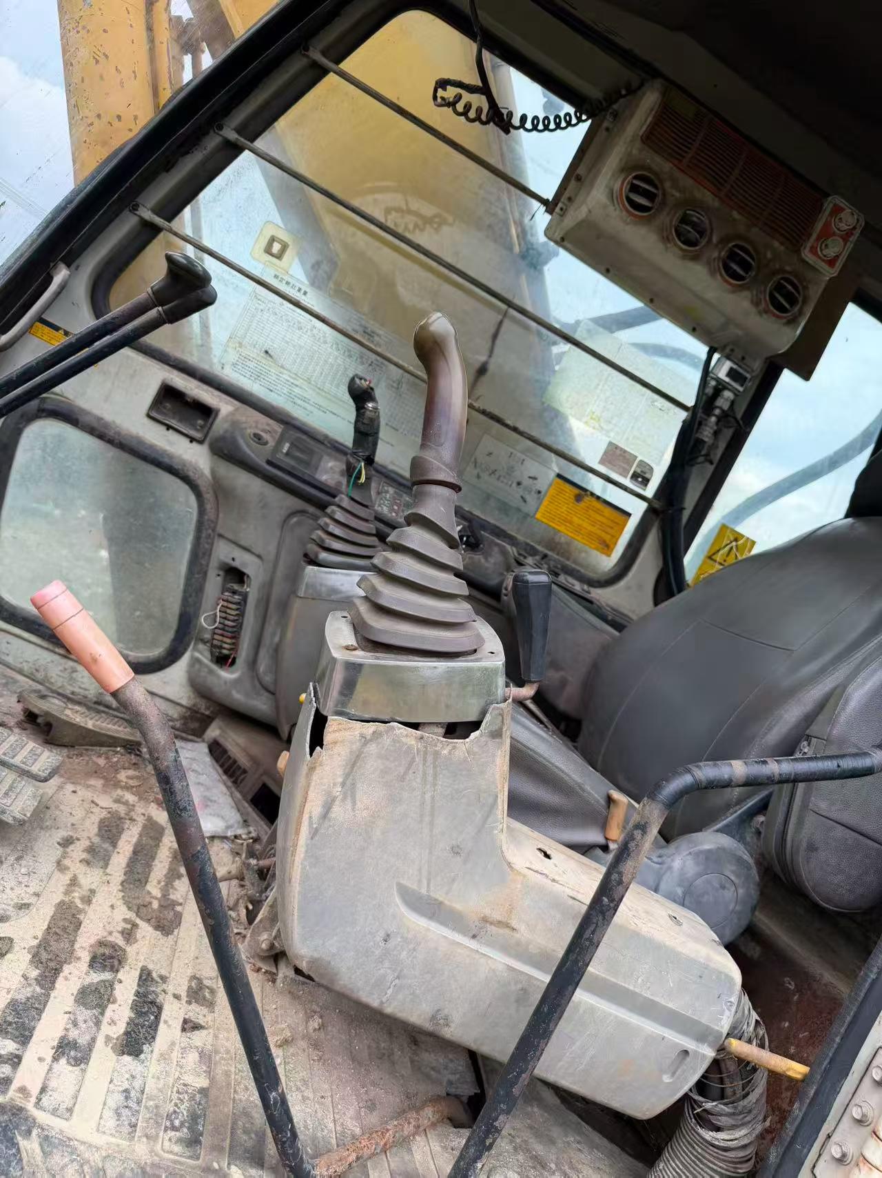 Buy Kato 820-3SP Used Excavator / 9