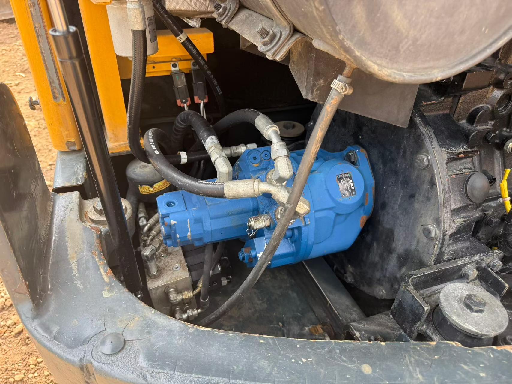 Buy Hyundai HX60 Used Excavator / 7