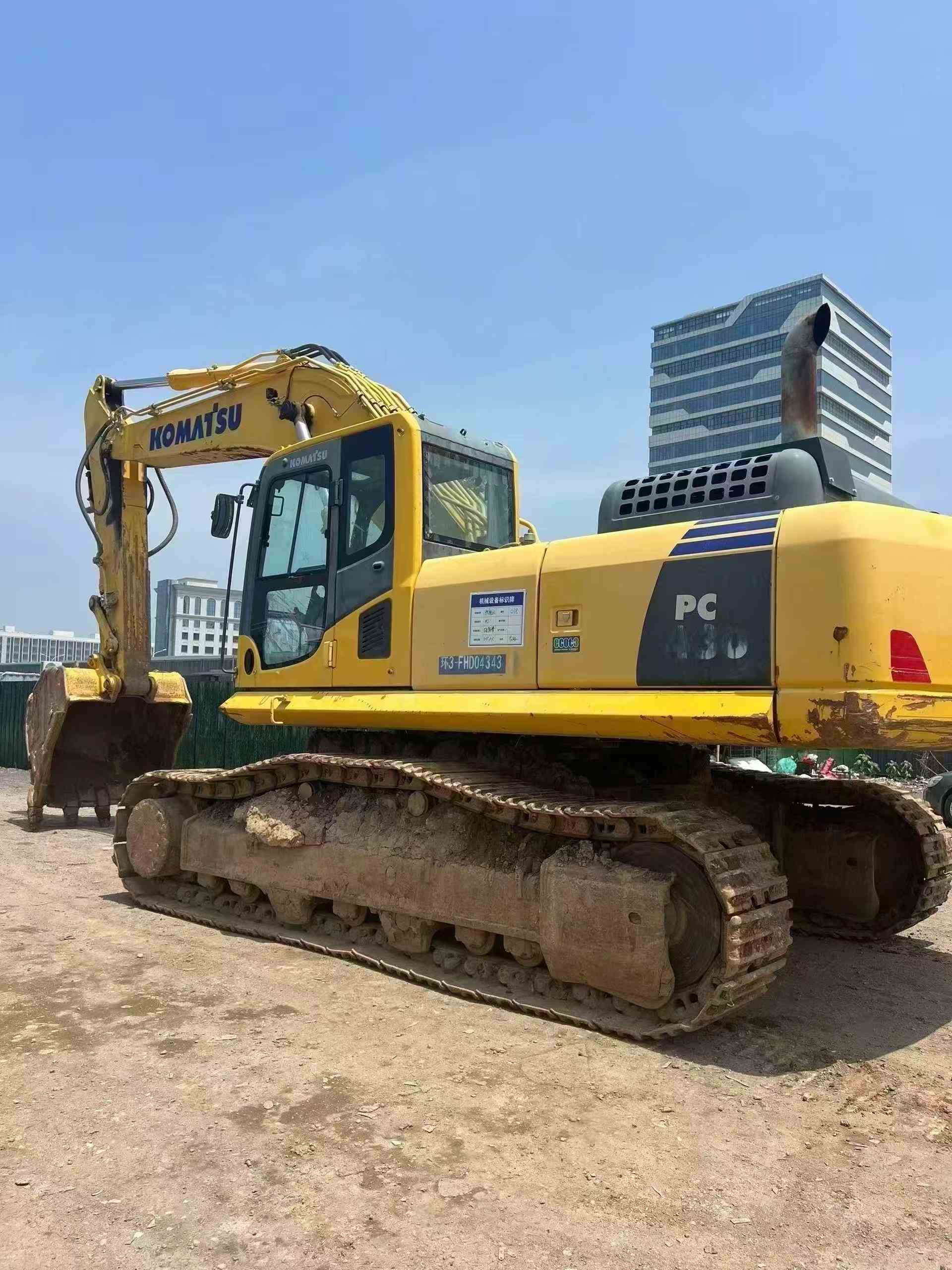Buy Komatsu PC390LC-8M0 Used Excavator / 2