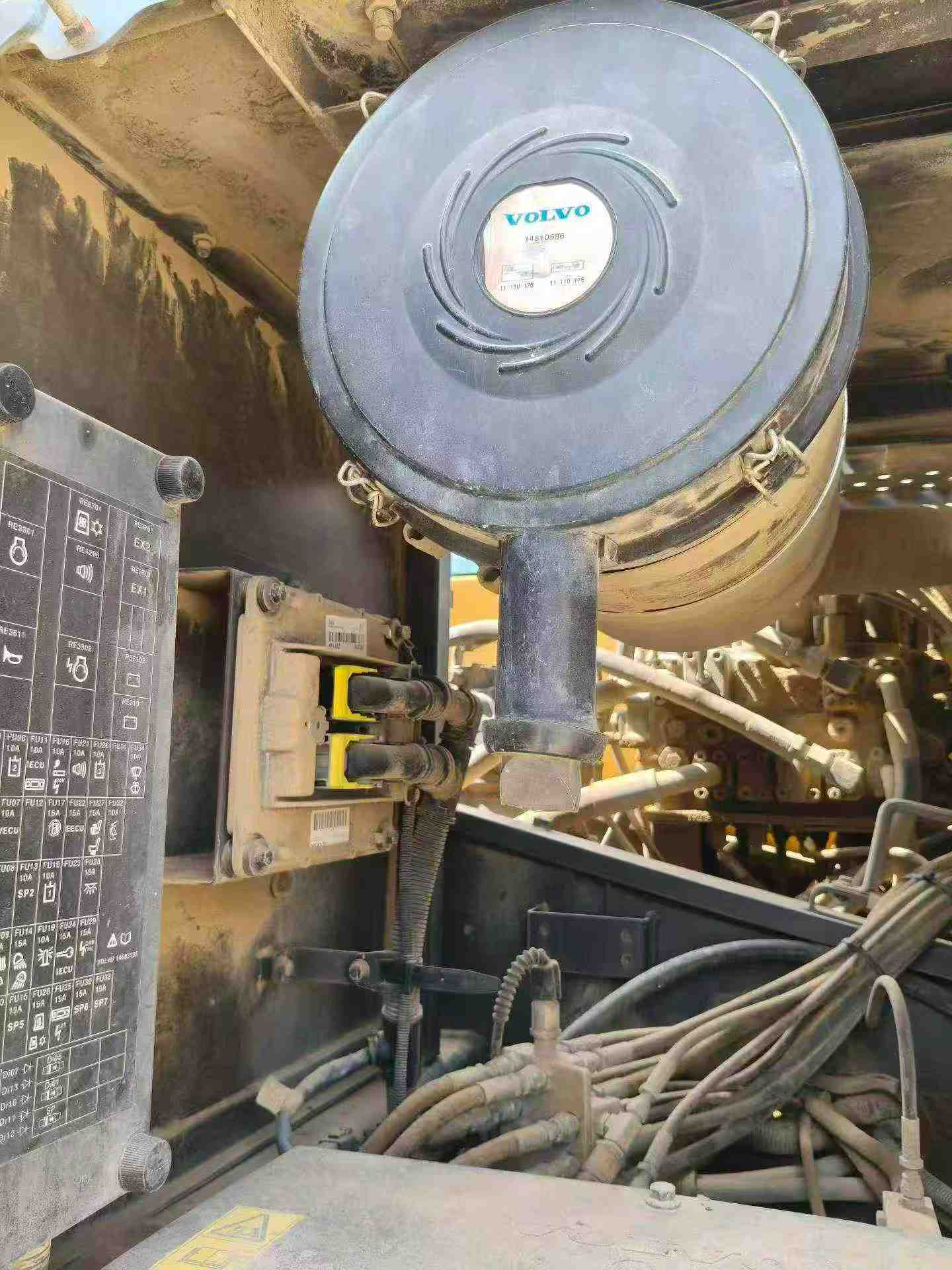 Buy Volvo L220E Used Excavator / 8