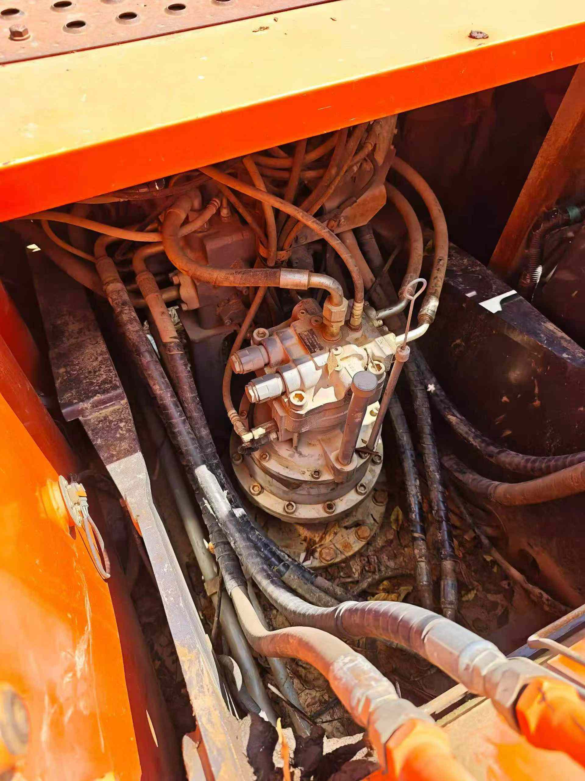 Buy Hitachi ZX200-5G Used Excavator / 3