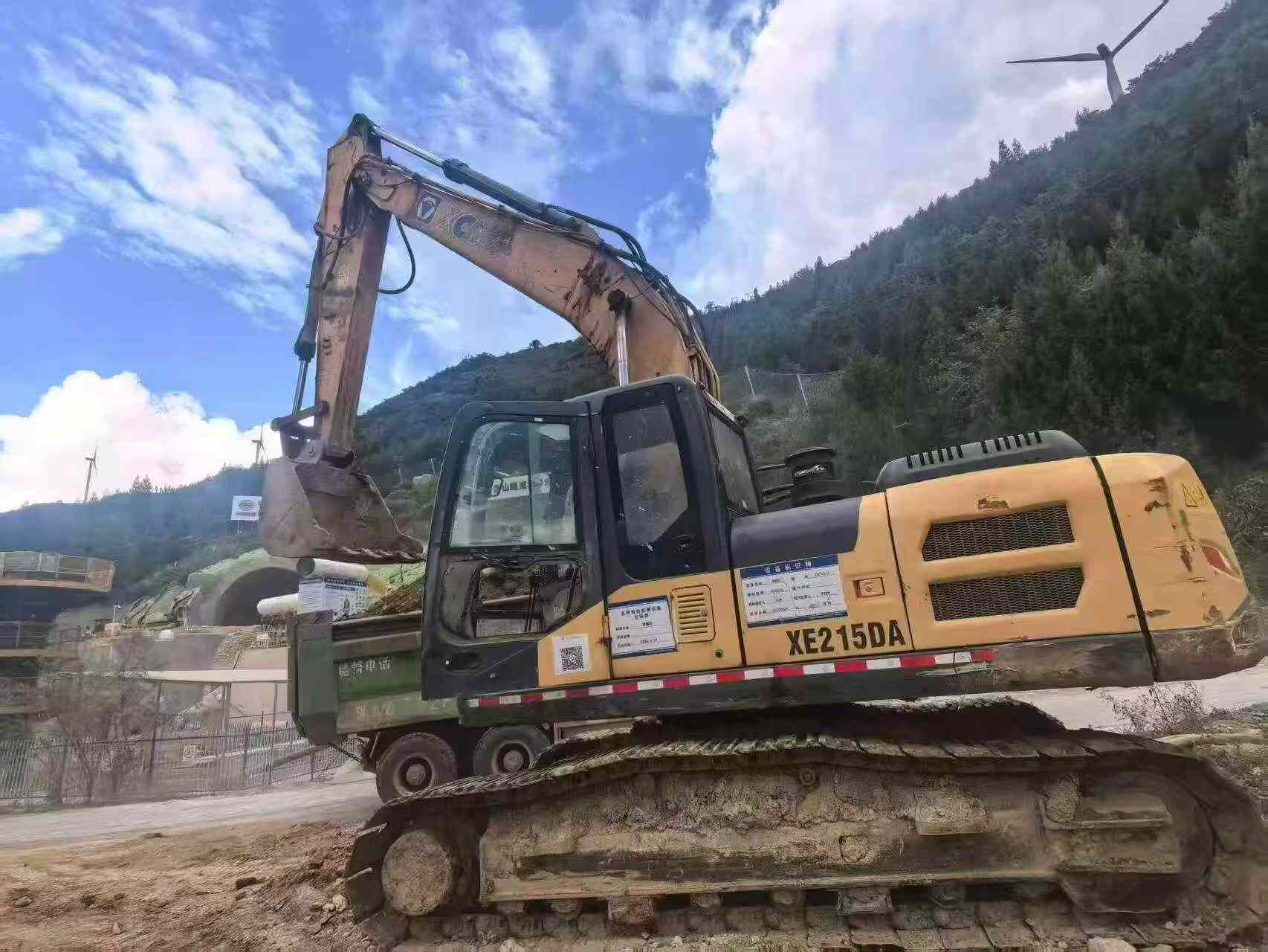 Buy XCMG XE215 Used Excavator / 3
