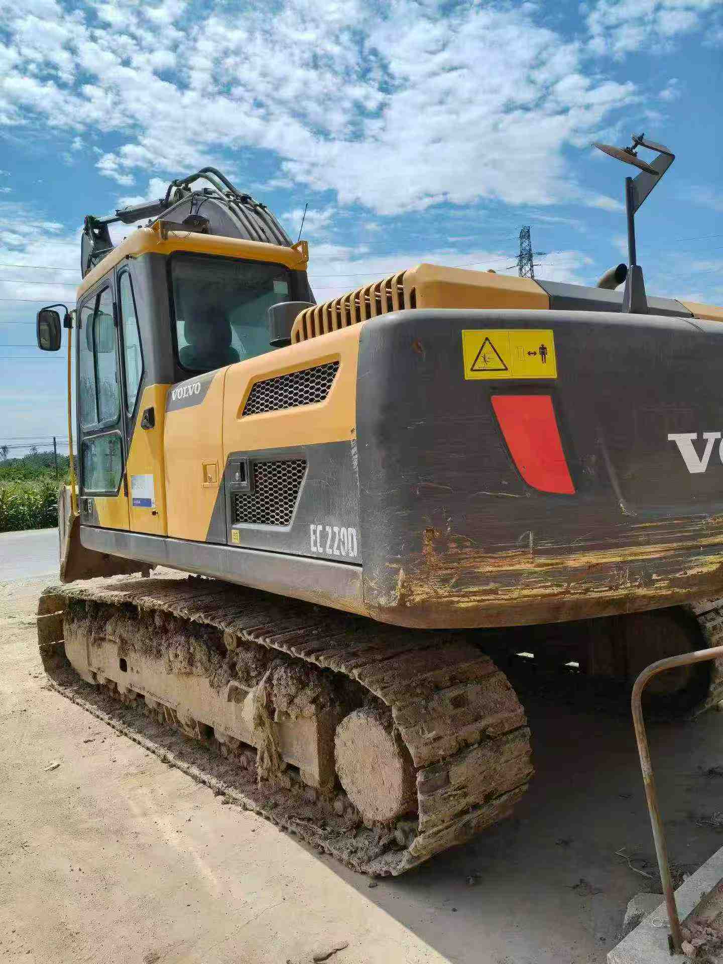 Buy Volvo L220E Used Excavator / 2