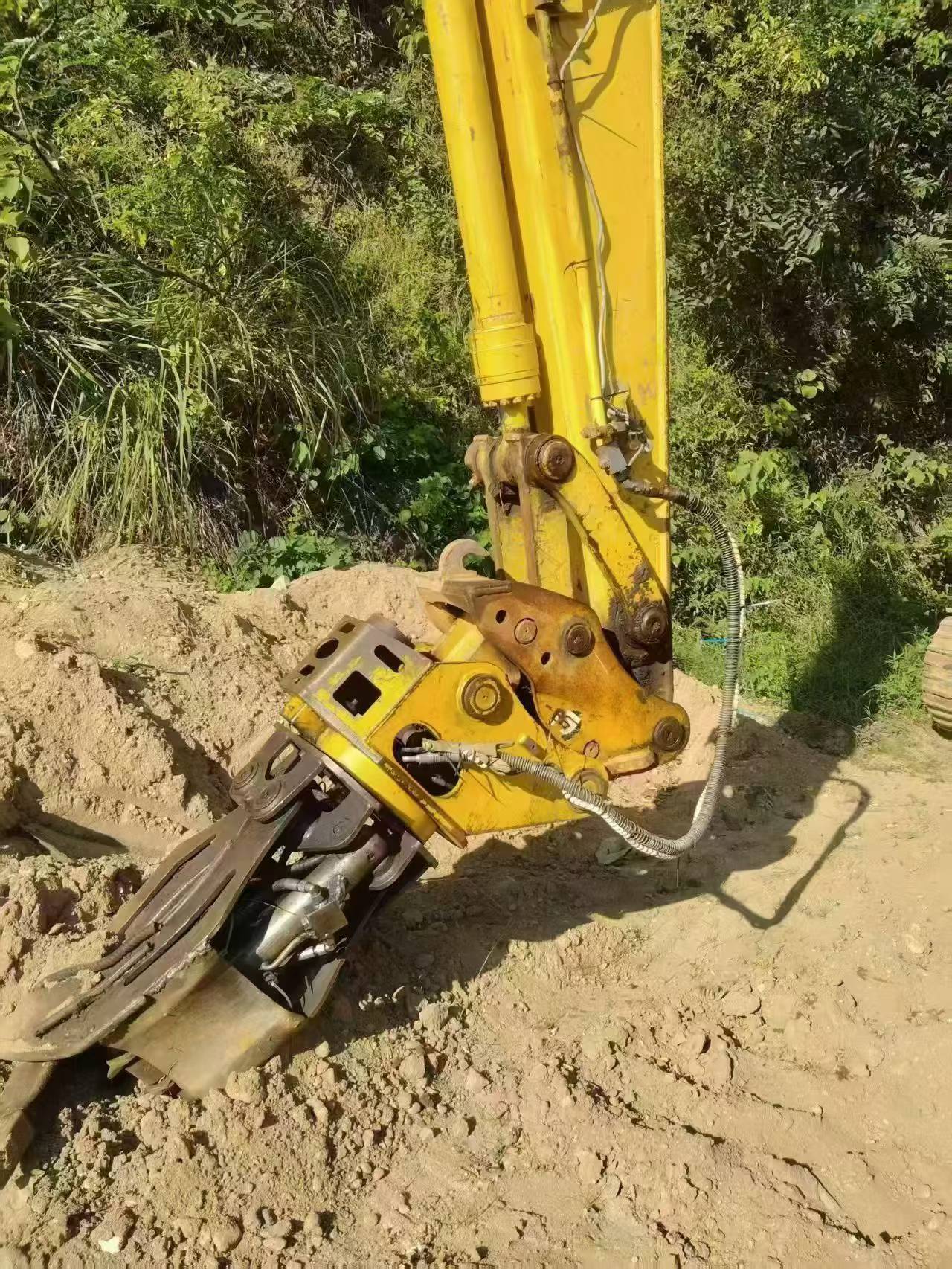 Buy Komatsu PC130 Used Excavator / 8