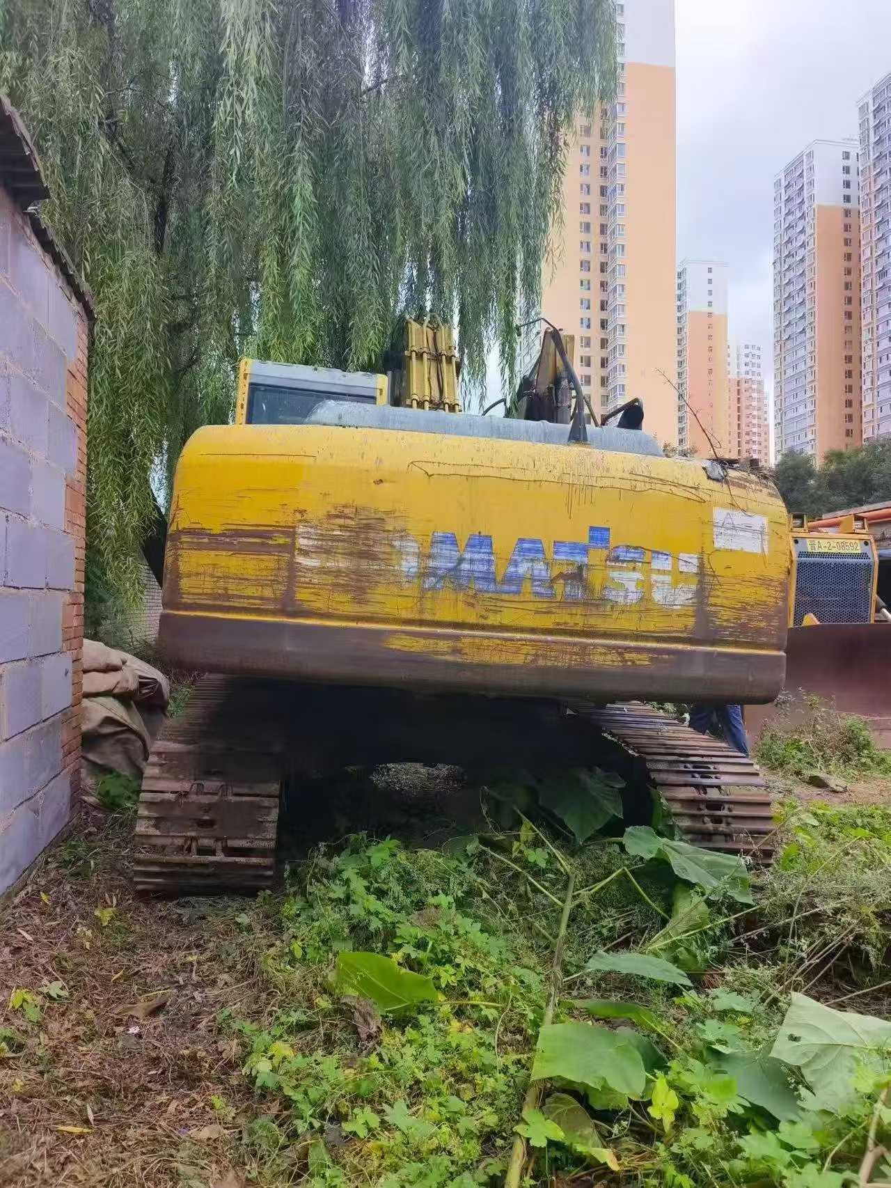 Buy Komatsu PC240-6 Used Excavator / 3