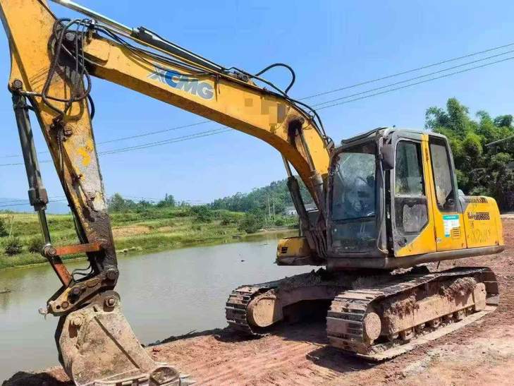 Buy XCMG XE135B Used Excavator / 1
