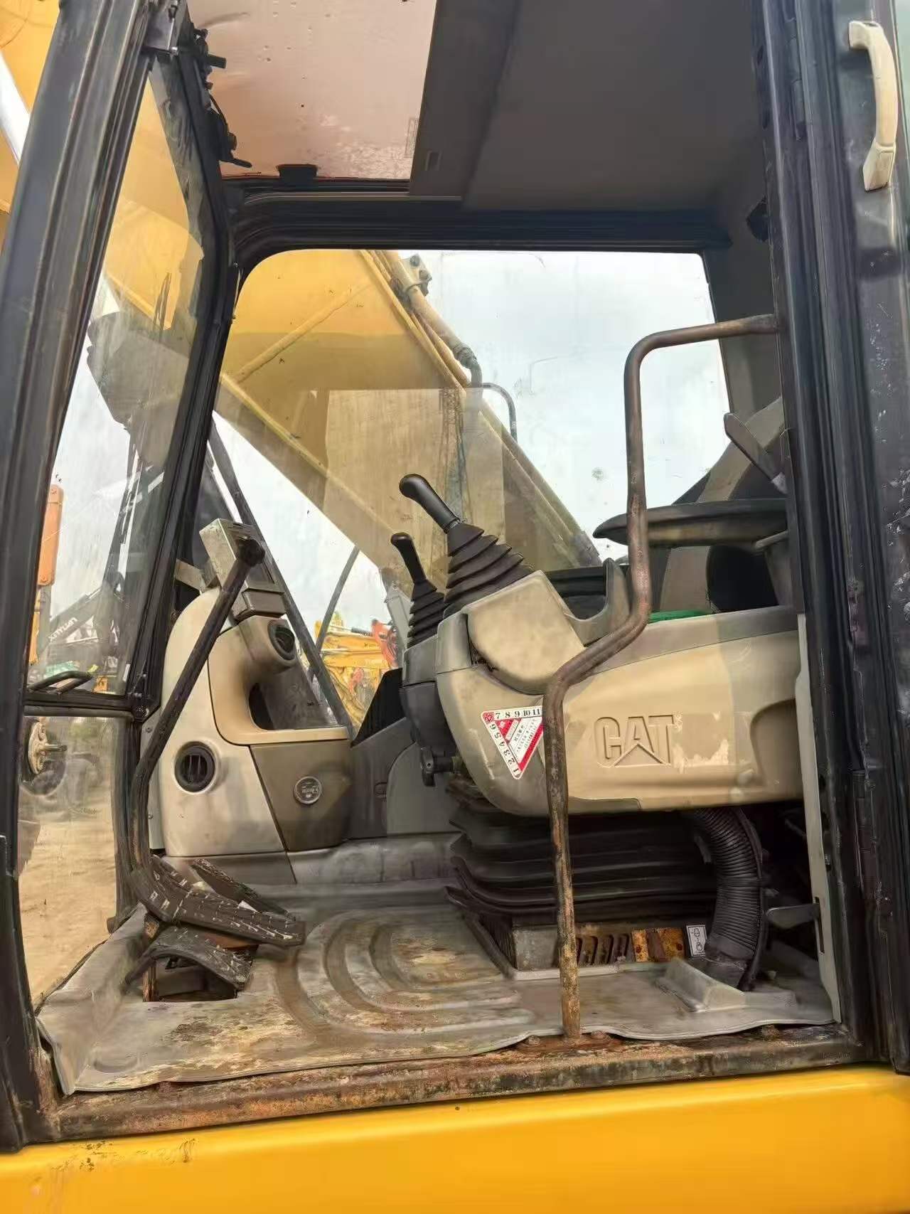 Buy Caterpillar 320D Used Excavator / 8