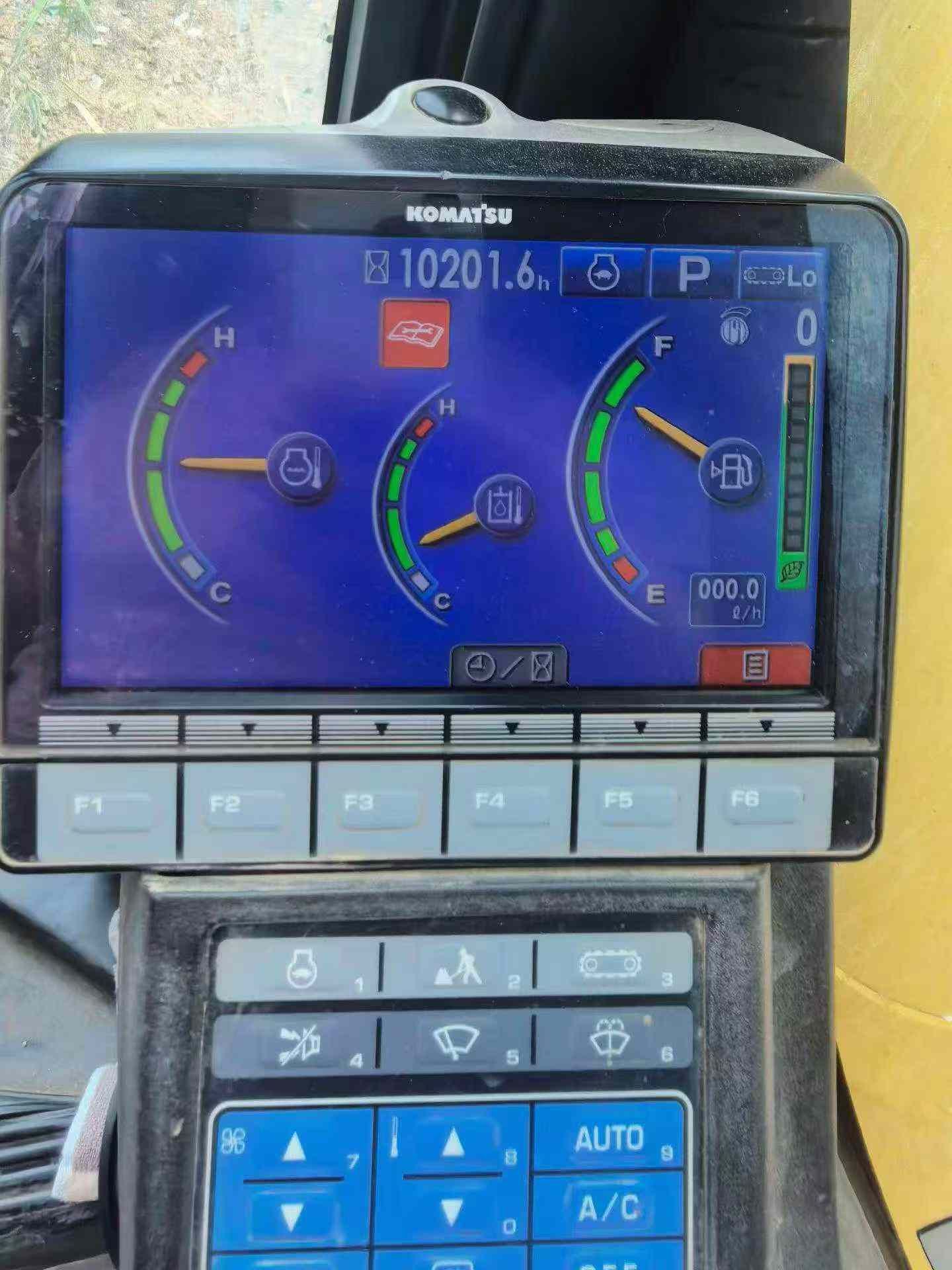 Buy Komatsu PC200 Used Excavator / 6