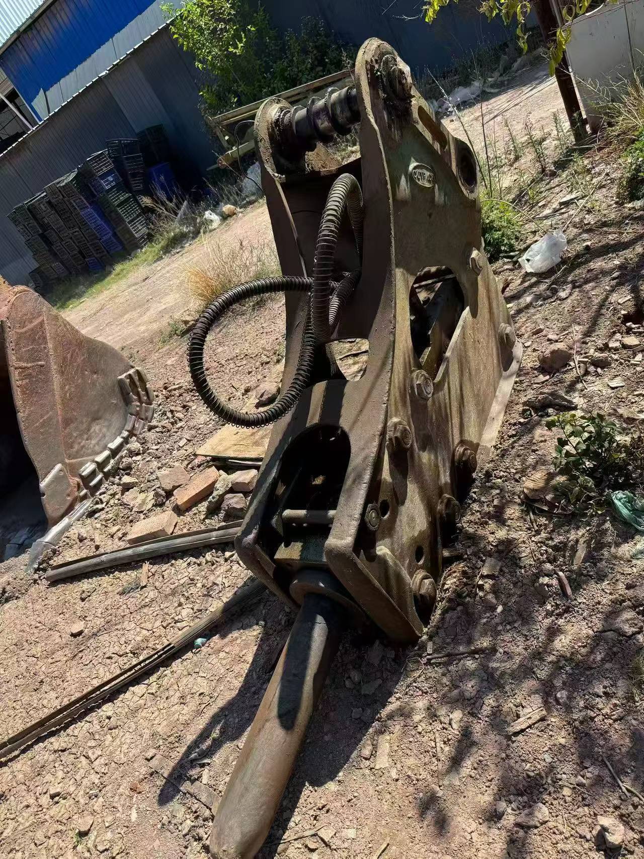 Buy Caterpillar CT240 Used Excavator / 3