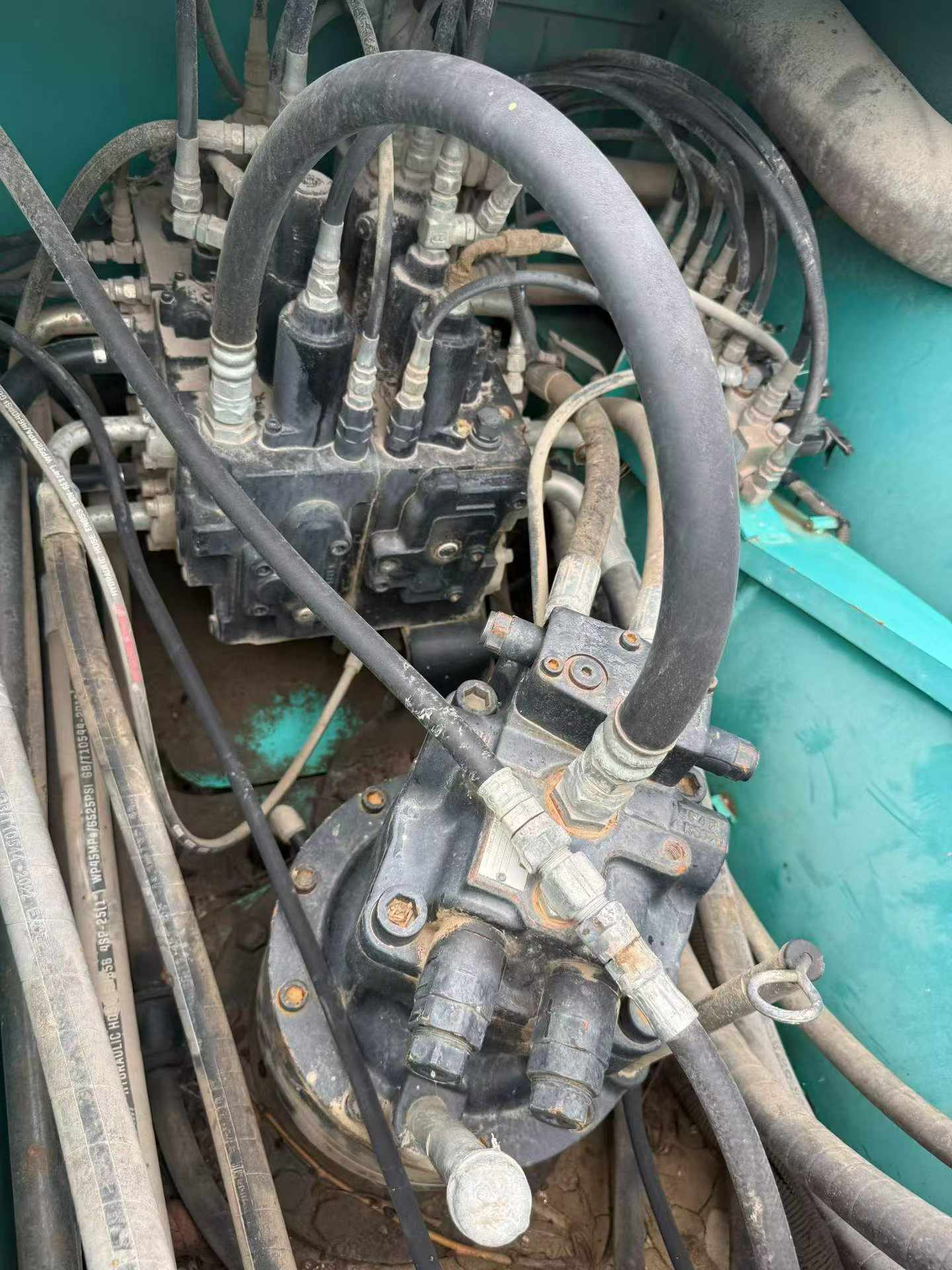 Buy Kobelco SK200 Used Excavator / 6