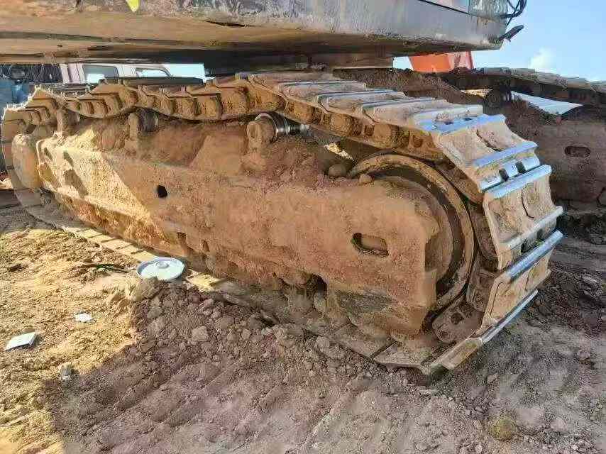 Buy Hitachi ZX690LCH-5A Used Excavator / 3