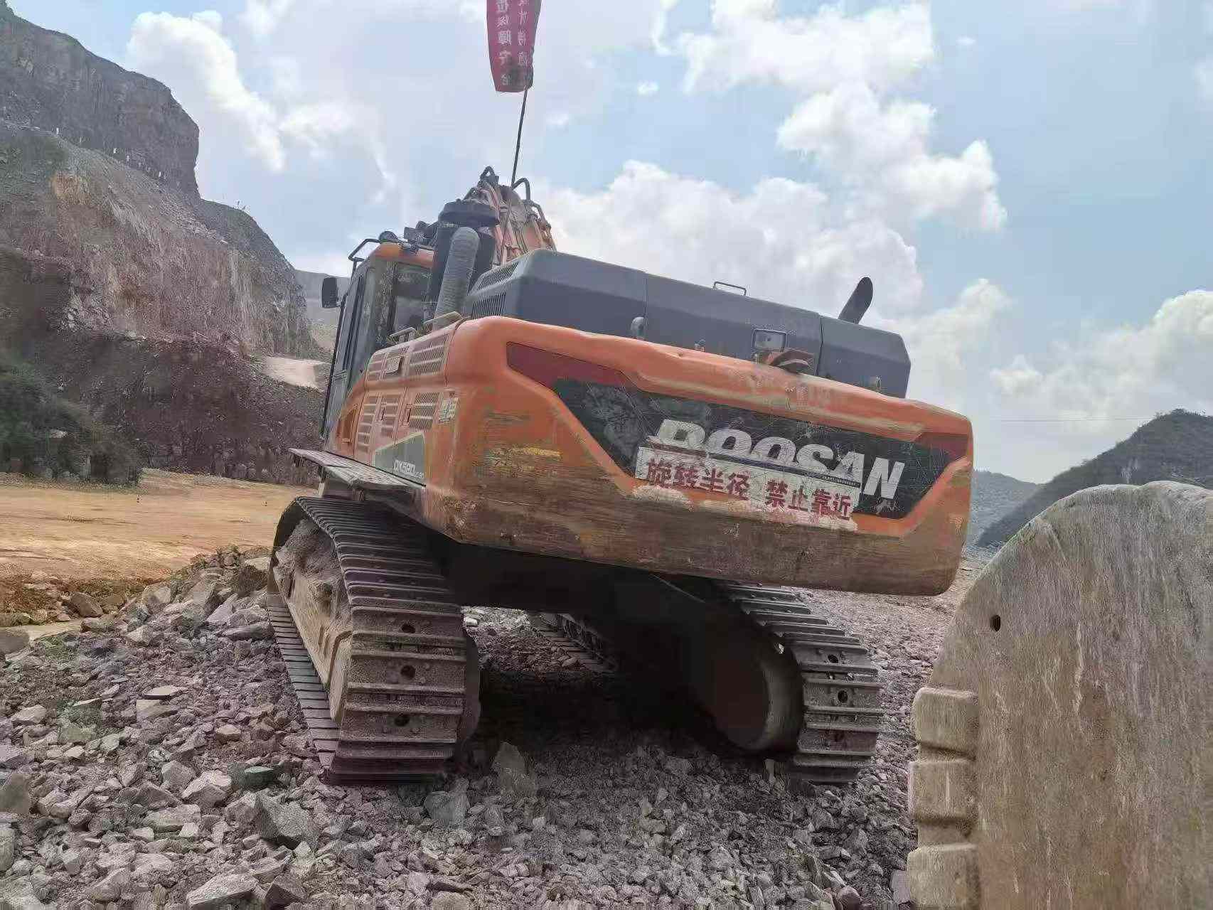 Buy Doosan DX520LC Used Excavator / 2