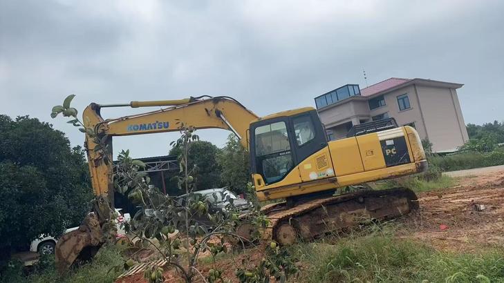Buy Komatsu PC200-7 Used Excavator / 1