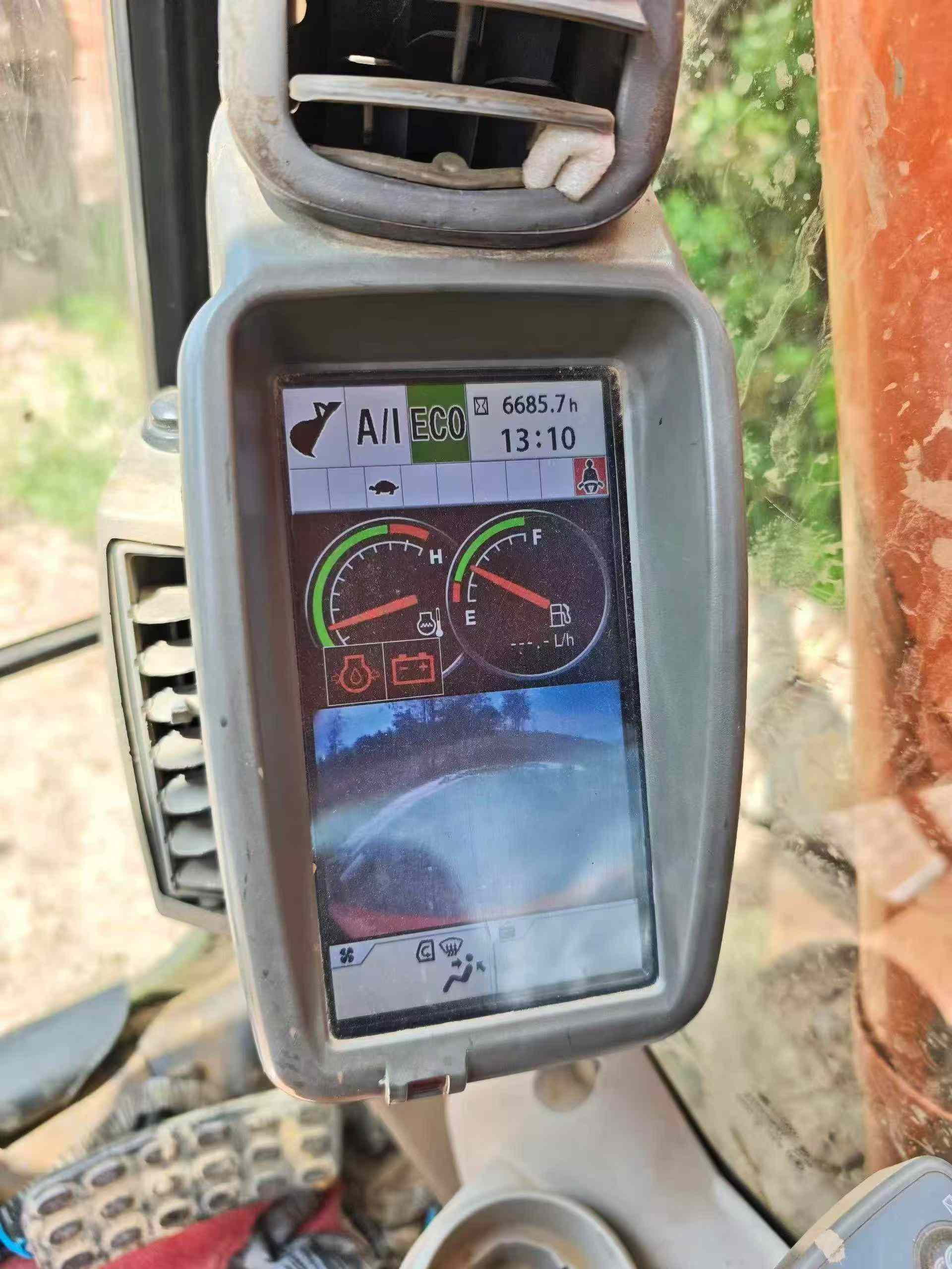 Buy Hitachi ZX200-5G Used Excavator / 9
