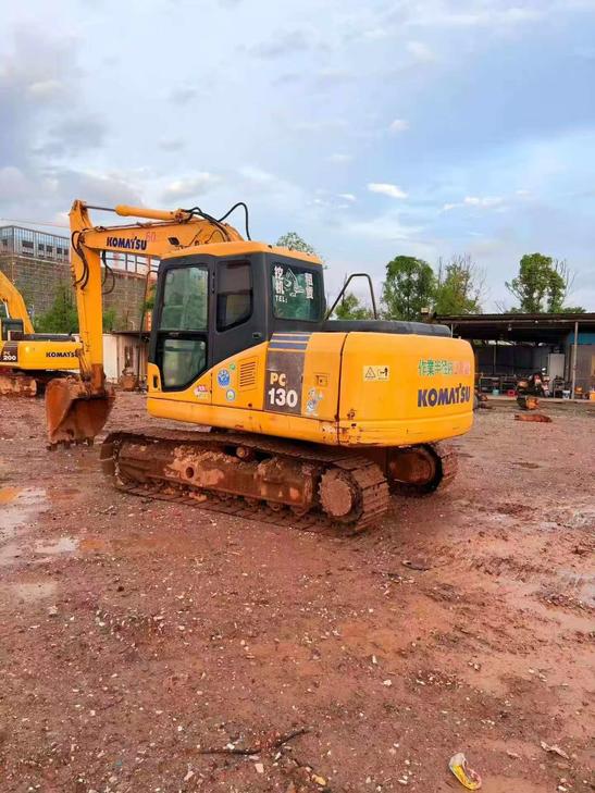 Buy Komatsu PC130 Used Excavator / 1