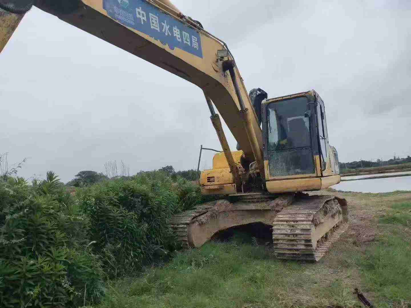 Buy Komatsu PC200 Used Excavator / 2