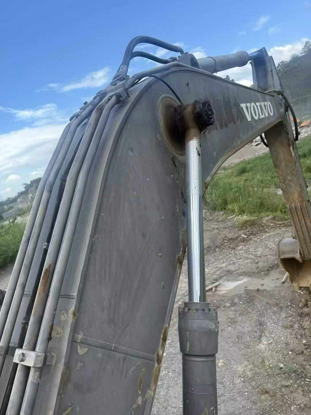 Buy Volvo L250G Used Excavator / 9