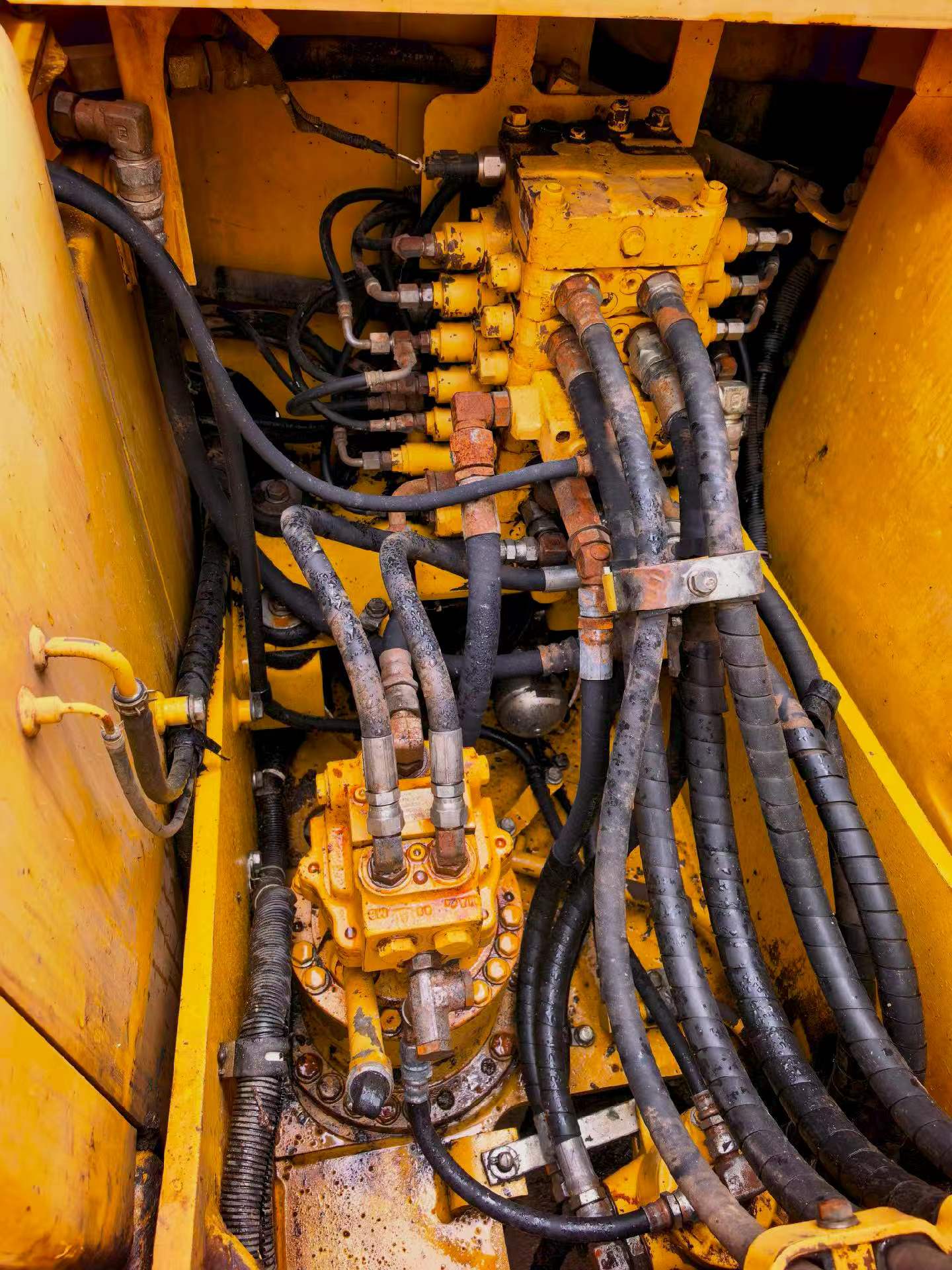 Buy Komatsu PC130-7 Used Excavator / 6