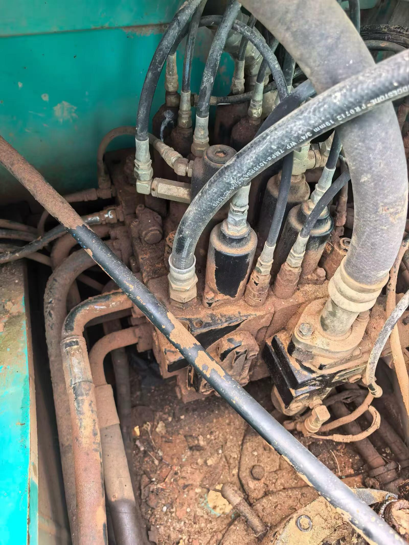 Buy Kobelco SK200-2 Used Excavator / 4