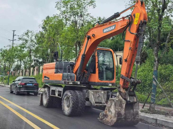 Buy Doosan DH150 Used Excavator / 1