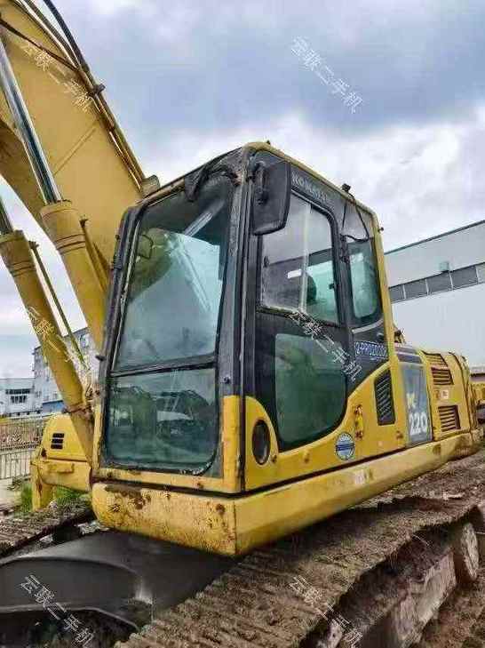 Buy Komatsu PC220-8 Used Excavator / 1