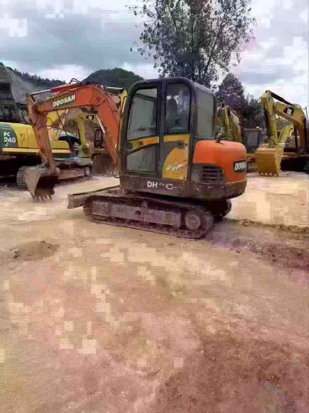 Buy Doosan DH60 Used Excavator / 4