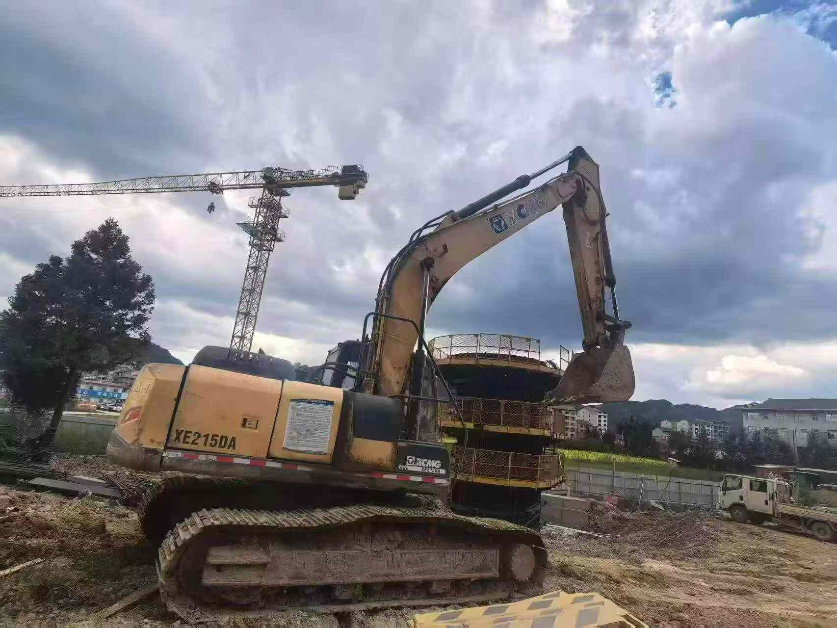 Buy XCMG XE215 Used Excavator / 5