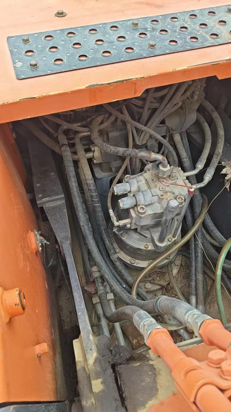 Buy Hitachi ZX200-5G Used Excavator / 2
