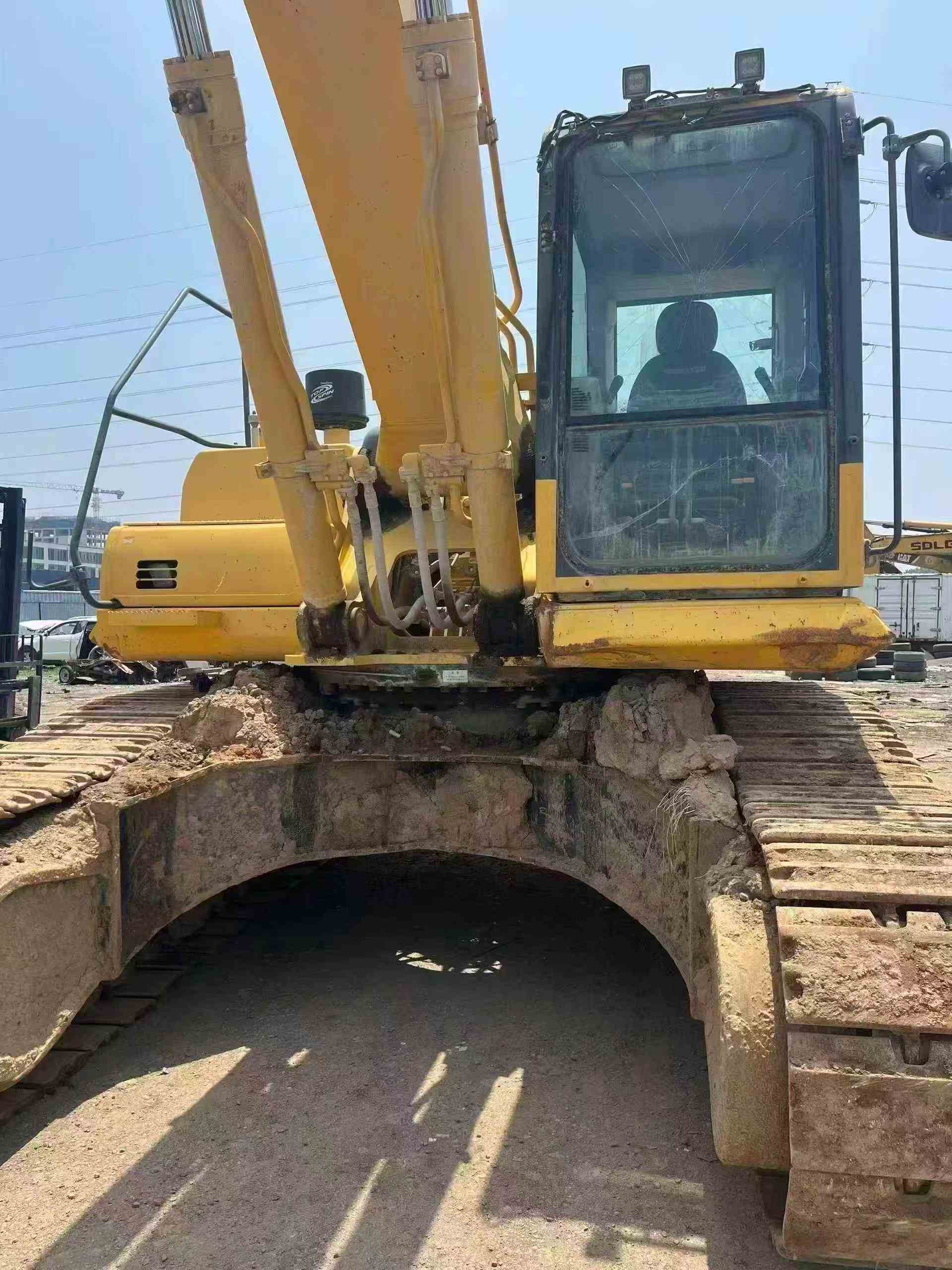 Buy Komatsu PC390LC-8M0 Used Excavator / 4