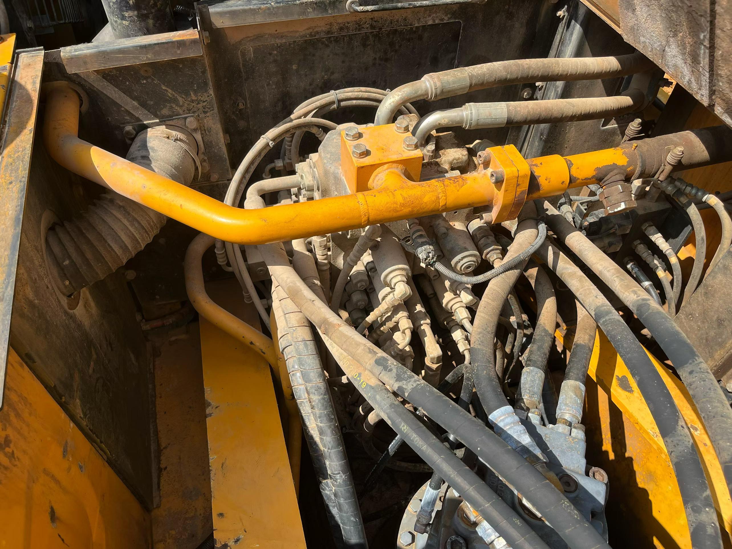 Buy Kato HD820R Used Excavator / 4