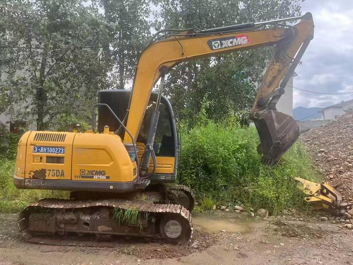 Buy XCMG XE75C Used Excavator / 1
