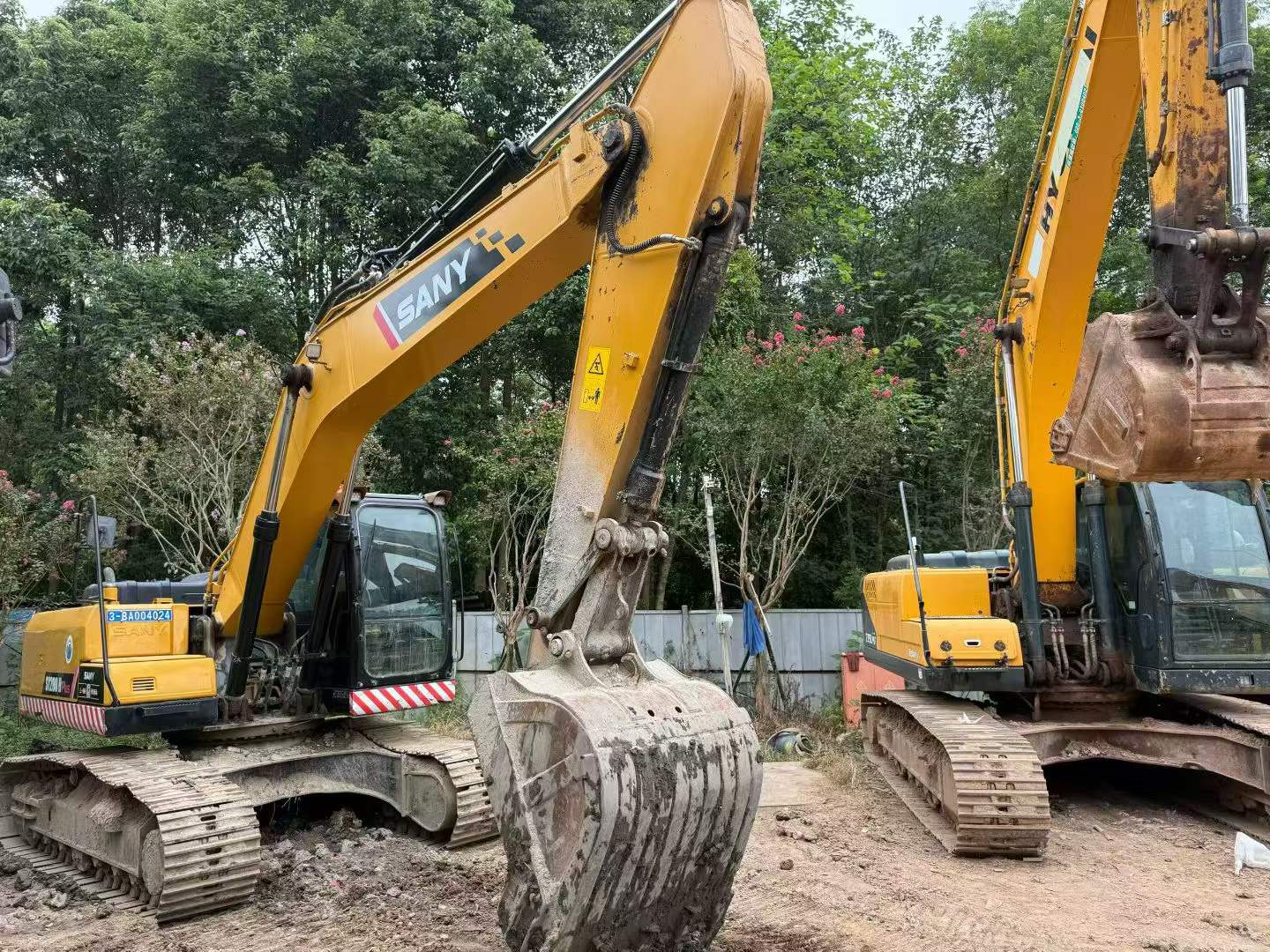 Buy Sany SY200C Used Excavator / 3