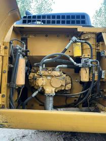 Buy Caterpillar 323D2L Used Excavator / 5 Buy Caterpillar 323D2L Used Excavator / 5