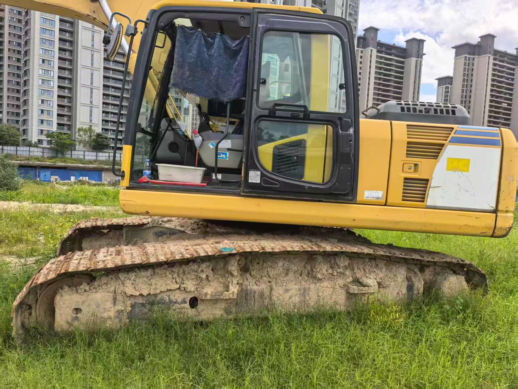 Buy Komatsu PC200-8 Used Excavator / 4