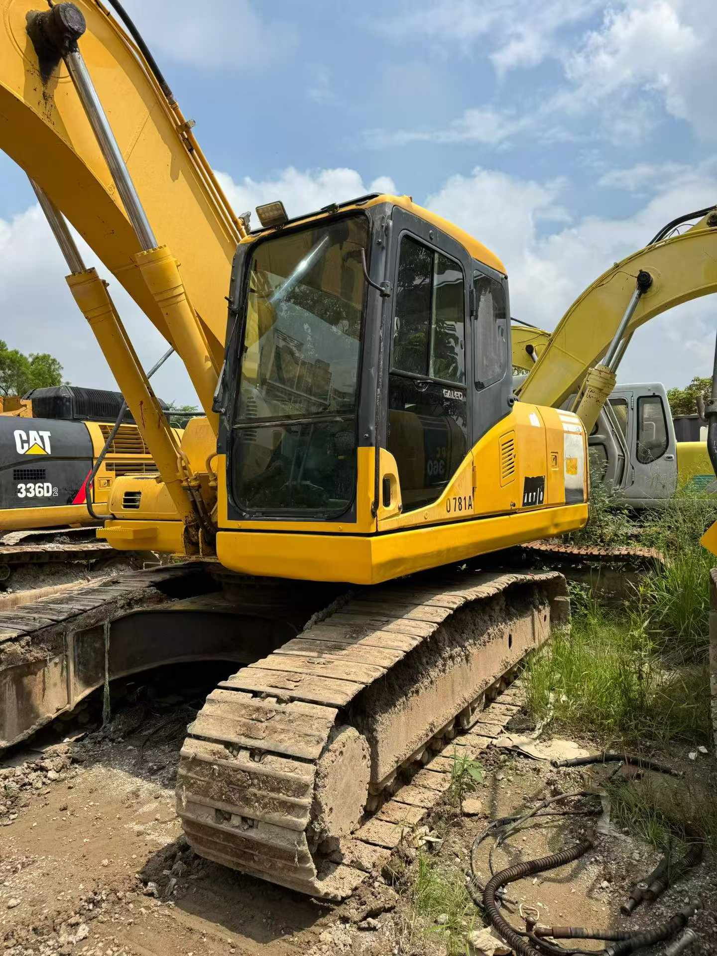 Buy Komatsu PC200-7 Used Excavator / 2