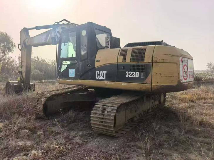 Buy Caterpillar 323 Used Excavator / 1