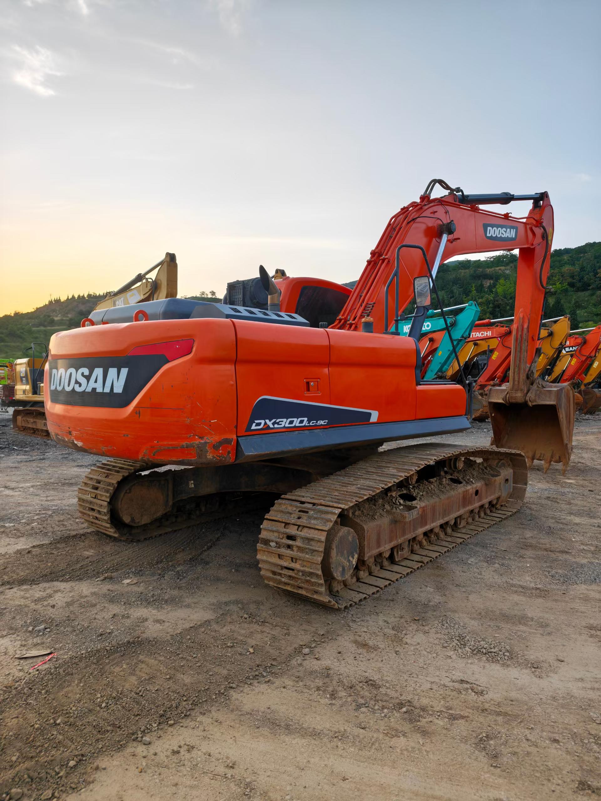 Buy Doosan DX260LC Used Excavator / 4