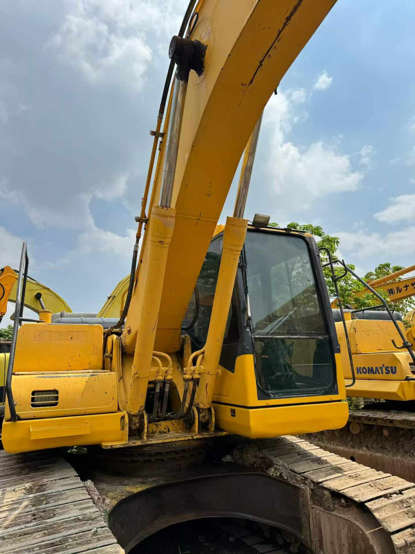 Buy Komatsu PC200-7 Used Excavator / 9