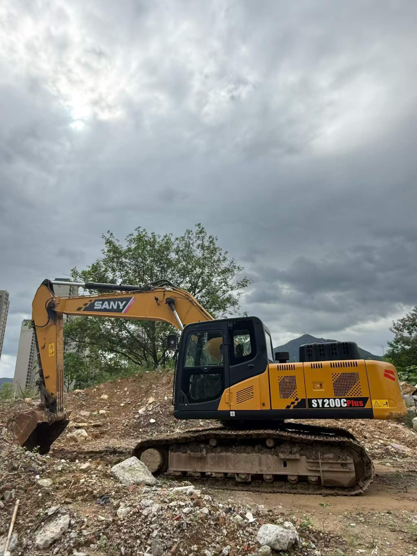 Buy Sany SY200C Used Excavator / 2