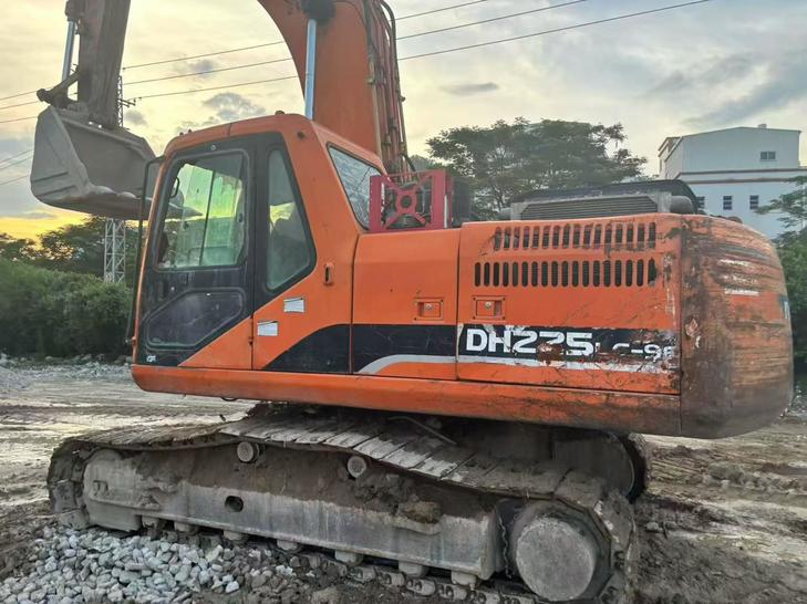 Buy Doosan DH215-9 Used Excavator / 1
