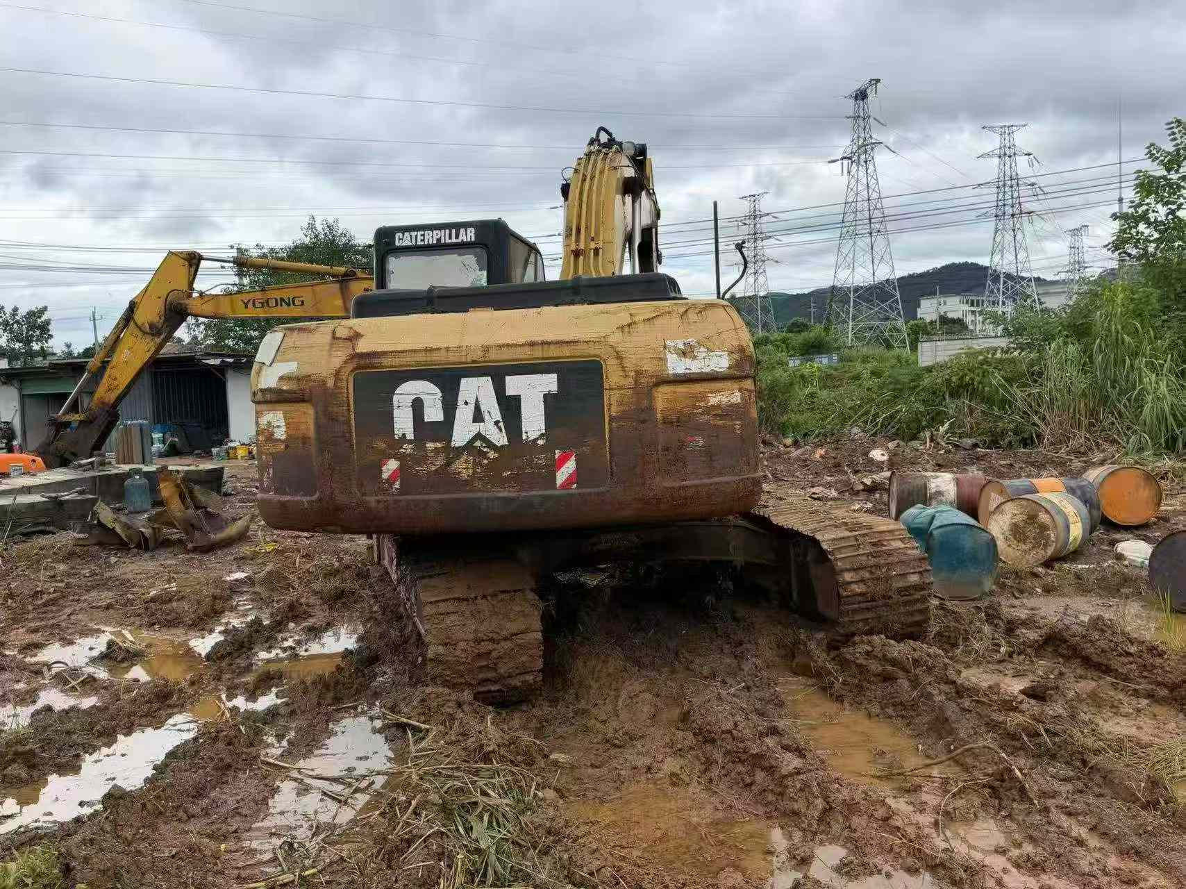 Buy Caterpillar 320D Used Excavator / 2