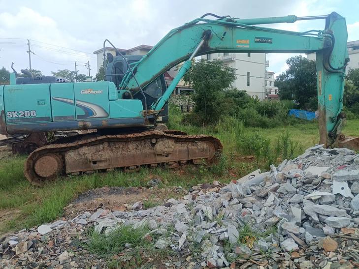 Buy Kobelco SK200-2 Used Excavator / 1